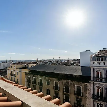 Plum Guide - Roof Portal Lisboa